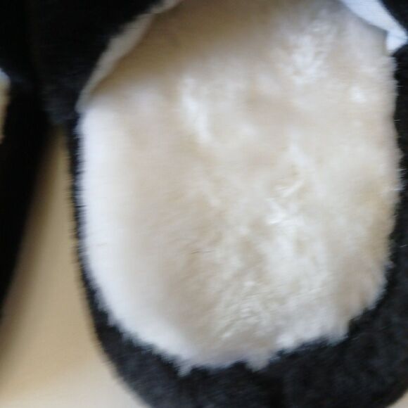 Areopostale Fuzzy Penguin Slippers Medium 7-8/Black, White,Orange/Slip-on CUTE - Picture 8 of 16